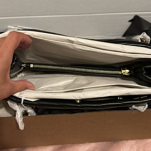 NWT Tory Burch Kira chevron tote - Picture 4 of 11